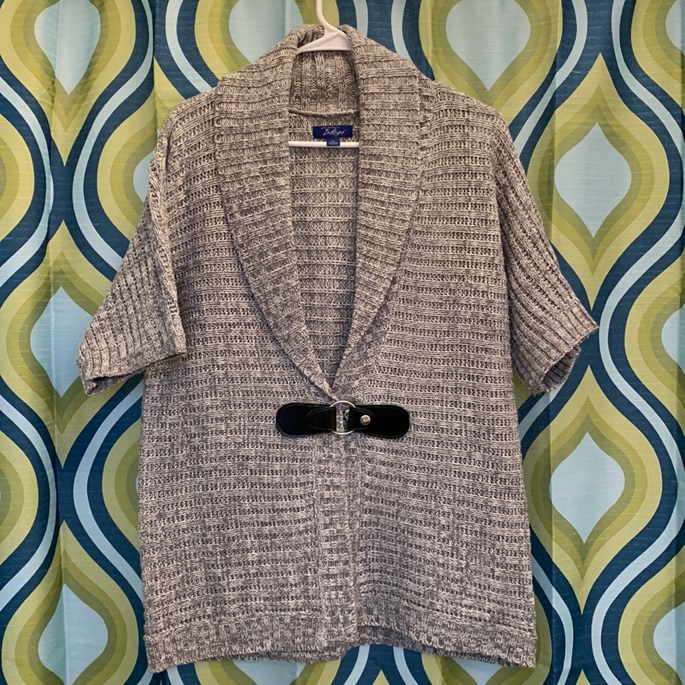 Indigo women’s short sleeve large gray sweater snap at waist, never worn, v neck
